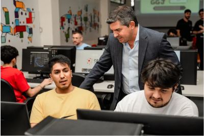 Marcelo Orrego acompaña a jóvenes sanjuaninos en la Global Game Jam