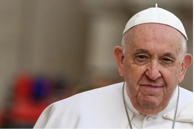 El Papa Francisco mejora lentamente tras su internación